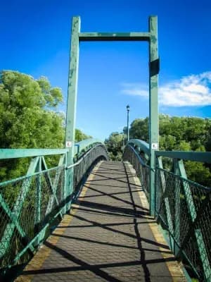 Footbridge supported by galvanised steel footing systems
